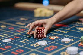 Filipino player using duday platform on mobile to access sports betting and live casino